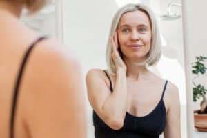 Be prepared for your facelift in your 40s with this best questions to ask to your doctor.